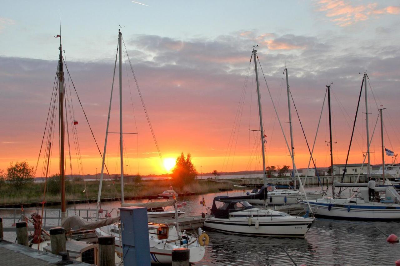 Strandnah Mit Terrasse, Gratis Nutzung Vom Ahoi Erlebnisbad Und Sauna In Sellin - Strandhaus Moenchgut Fewo06 Lobbe Εξωτερικό φωτογραφία
